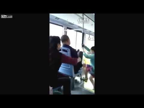 otobüste yer bulamayınca kucağa oturmak