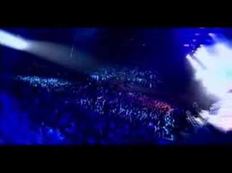 AVRIL LAVIGNEDON'T TELL ME LIVE PARIS JULY 6 2004 