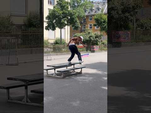 Was that switch or regular? #pizzaskateboards #skatepark