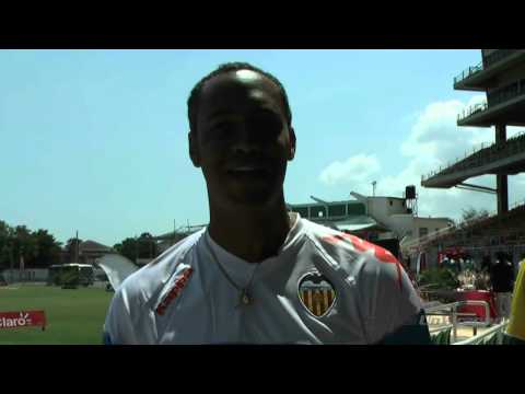 Andre Virtue TD of the VALENCIA Easter Pro Football Camp Awards Ceremony