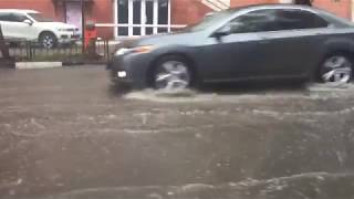 Видео В Саратове улица Большая Горная превратилась в реку от Саратов 24, Большая Горная улица, Саратов, Россия
