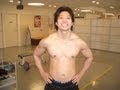 【筋トレ】胸筋を軽いダンベルか自重で鍛える方法