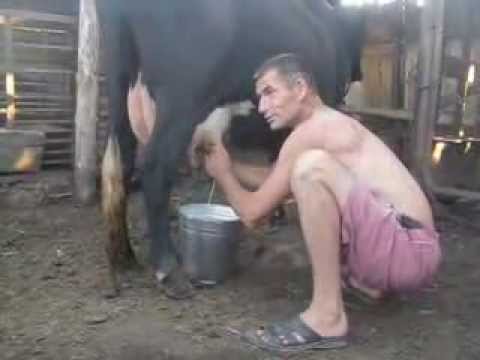 Фермер в любительском видео во дворе трахает горничную с большими сиськами
