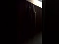 ولد يغني صوته عجيب