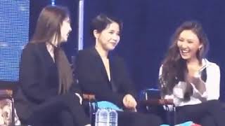 solar tried to greet jimin and failed. MAMAMOO couldn't hold their laughter