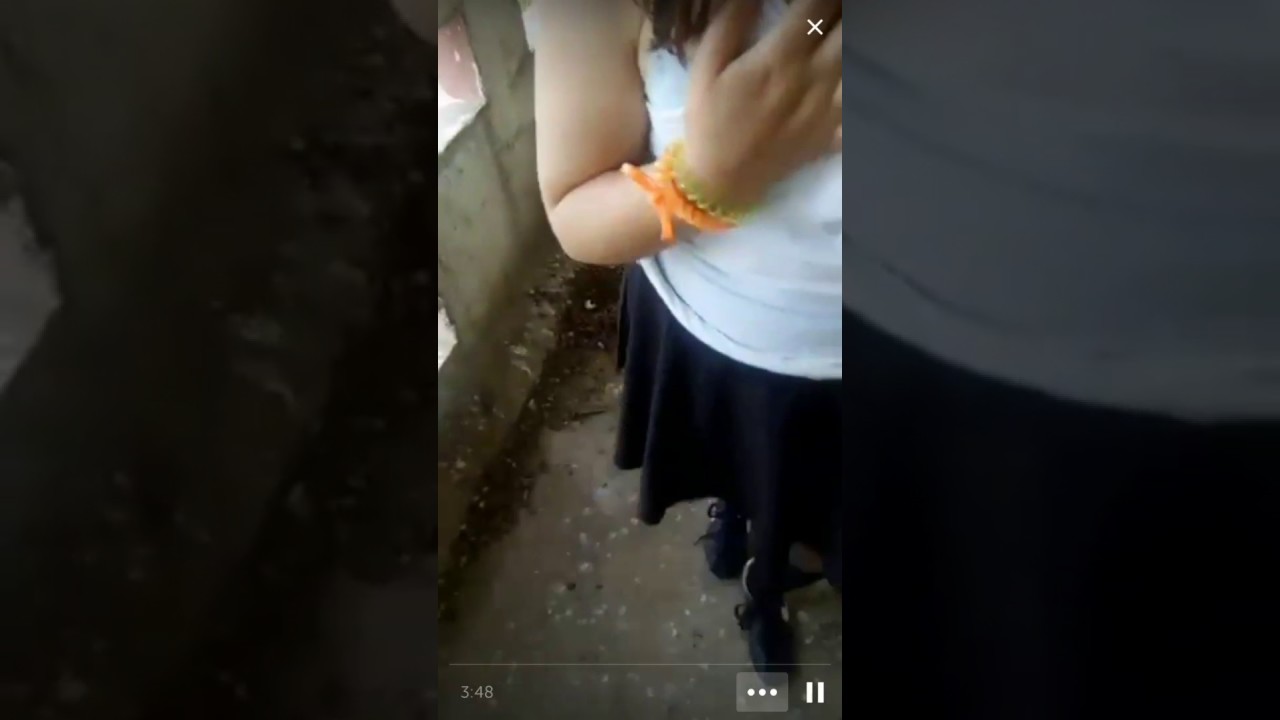 Влажная студентка снимает на мобильник домашнюю мастурбацию бритой дырочки