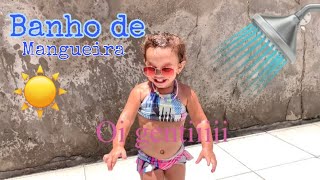 Banho De Mangueira No Quintal De Casa