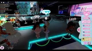 Trying To Offer For Things That Danna Would Like Trading Hub Roblox Besties