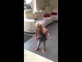 Yana danse avec bébé