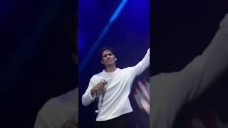 Çakal Yıllar Sonra Blue Ile Olan Parçası Gerçekten Üzgün Bu Gözler Konserde Seslendirdi