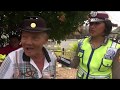 Bripda Rizka Dikejutkan Dengan Seorang Kakek Yang Minta Foto Bareng Dengannya - 86 download mp3 dan video Bripda Rizka Dikejutkan Dengan Seorang Kakek Yang Minta Foto Bareng Dengannya - 86