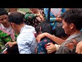 XOV XWM:ib tug poj niam hmoob caij tsheb poob pob tsuas tuag nyob Nyab Laj teb 12 / 5 / 2018