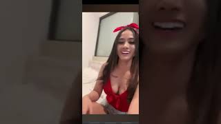 Bigo Live Bebi Wenny emang hot banget pakai baju Merah