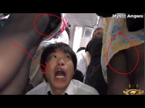 Азиатку лапают в общественном транспорте