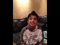 ولد صغير يغني وصوته ابداع مشاء الله