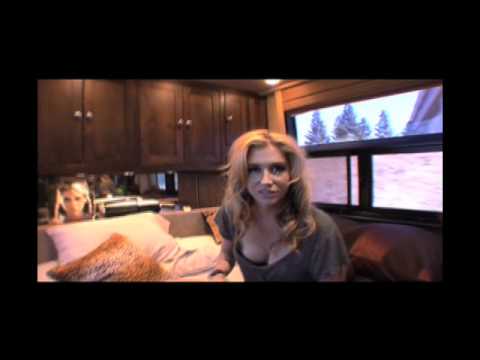 KE$HA'S TOUR BUS PARTY