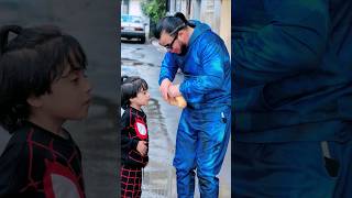 لشاب يسعد غيره