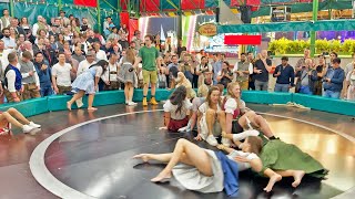 Oktoberfest 2025. Teufelsrad. Crazy Girls Devils Wheel