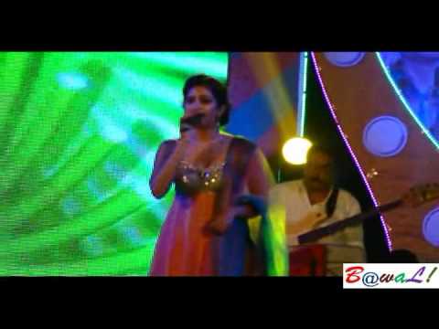Shreya singing Piyu Bole on Mohunbagan Day