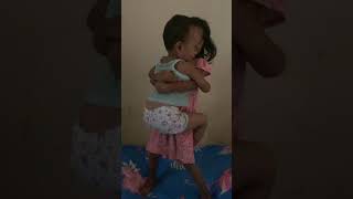Kakak Belajar Gendong Adik