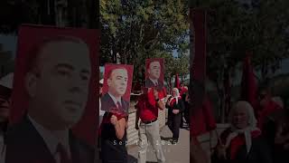 Nostalgjikët E Diktatorit Enver Hoxha Sot Në Pezë, Me Pankarta Në Duar