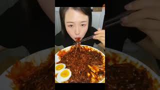 hızlı yemek yiyen Çinli kız #keşfet #asmr