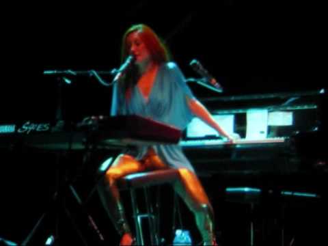 Tori Amos : Personal Jesus - Hey Jupiter - London 18 july 2010