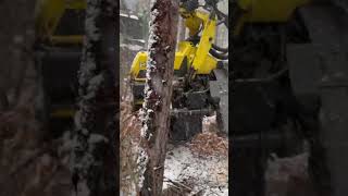 John Deere 1270G Harvester Working In The Snowing Forest #Johndeere #Harvester #Excavator #Viral