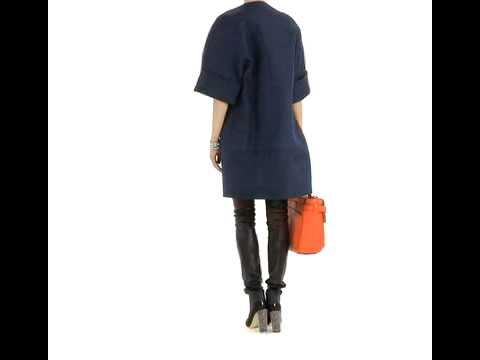 Beckham Boots 2012 on Right Way To Wear A Mac Victoria Beckham Rocks Chic Cape Style Coat