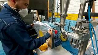 Llenadora y selladora de bolsas manual, para dosificar productos líquidos y viscosos.