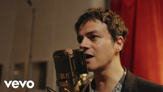 Watch Jamie Cullum So Many Santas video