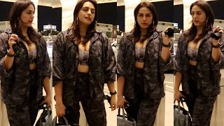 Omg Huma Qureshi Showing Her Bulky Cle By Opening Her Jacket Zip