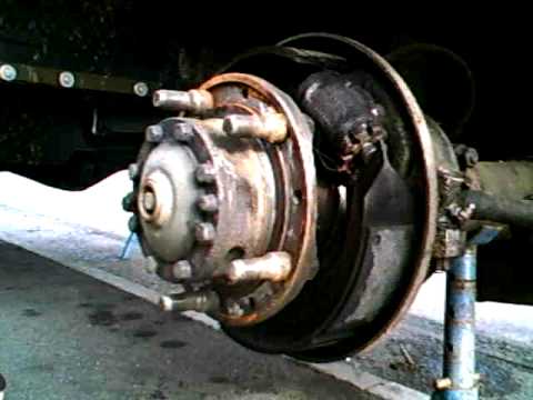 Volvo TP21 Sugga Removing brake drum from the hub to service brakes