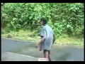 Lucu Banget Orang Gila Mengamuk Di Tengah Jalan Raya Lucu images Lucu Banget Orang Gila Mengamuk Di Tengah Jalan Raya Lucu