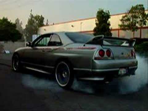 Black Nissan Skyline Gtr R33. Skyline R32 GTR VS R33 GTR VS