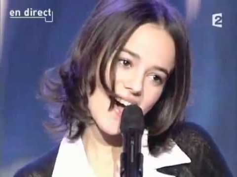 Aliz e Jacotey is a French singer Also known by her nickname Lili