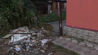 Видео Мусор высыпали прямо на пешеходную дорожку по ул Орджоникидзе от ИСП Весь Елец, улица Орджоникидзе, Елец, Россия