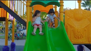Rengarenk Kaydıraklarda Deniz Fonda Uçuyoruz Çocuklarımızla Park Macerası