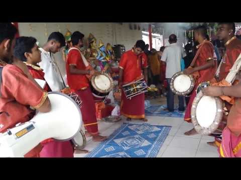 Om Sakthi Urumi Melam-illaiyum ada