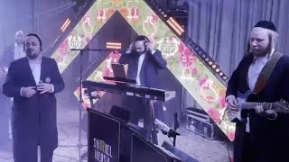 Lipa Schmeltzer & Shmiel Hersh Miller Singing Lipa's Hit Shabbos Geredt | ליפא שמעלצער & שמואל הערש