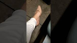 Tag Pés Feminino 8H Usando Sapatilhas