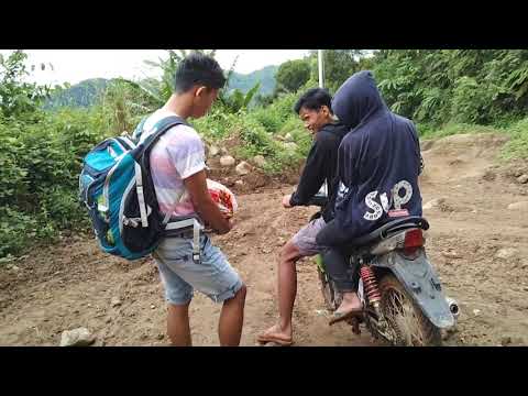 berjalan kaki hingga 20 KM.karna jalanan kami dengan penuh lumpur !!     JALAN ULUMANDA