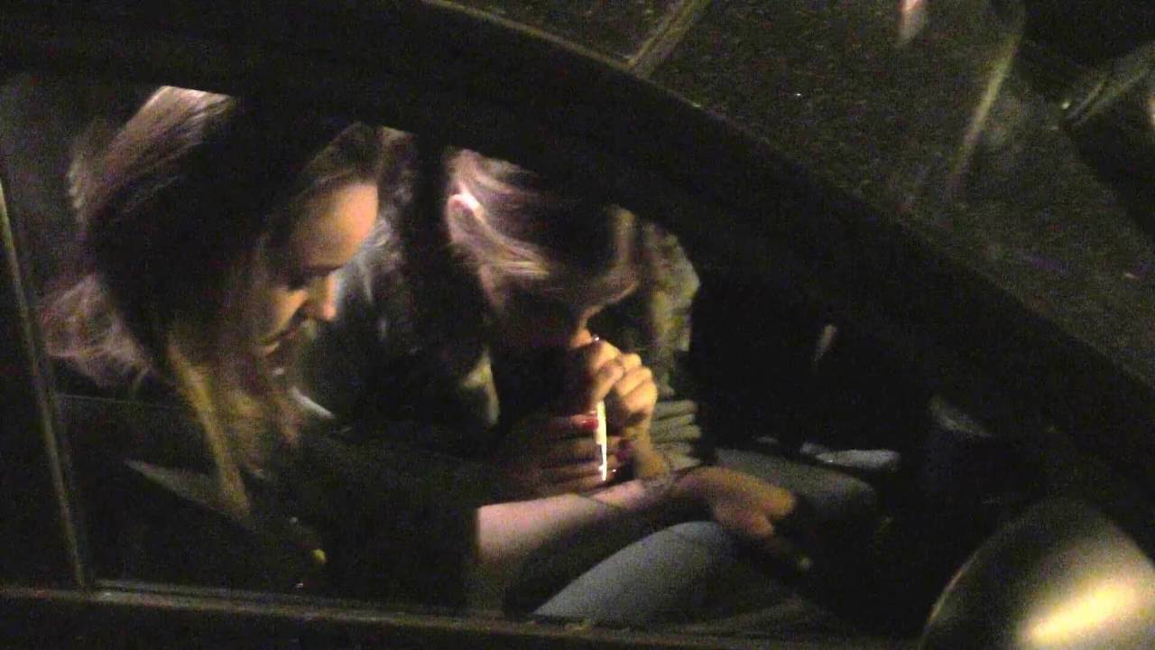 Занялся сексом с красавицей в фургоне