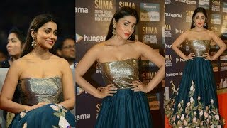 Shriya Saran Hot Expressions In Siima Awards 2018 Hd