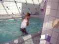 Jogando a Jheiny na piscina :)
