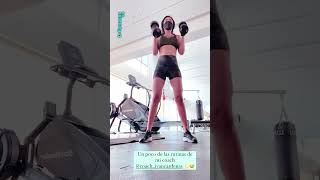 Krystal Sil Haciendo Pesas