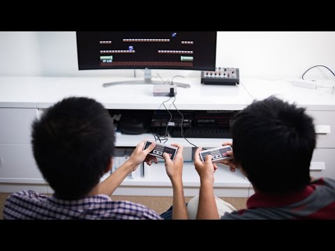 Trên tay máy chơi game Nintendo NES Mini