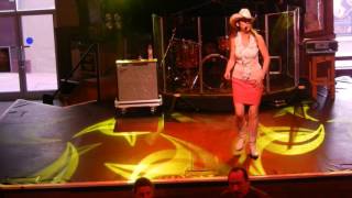 DRUNK IN HEELS Line Dance (Démo) - Séverine Moulin Billy Bob's