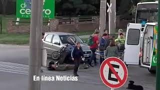 Choque entre una moto y un auto