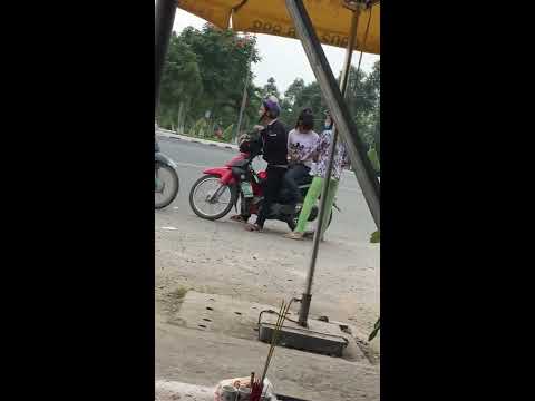 Nữ sinh bỏ nhà theo trai mấy ngày bị mẹ gọi về quay ra đánh cả phụ huynh | Nữ sinh Nữ sinh bỏ nhà theo trai mấy ngày bị mẹ gọi về quay ra đánh cả phụ huynh | Nữ sinh